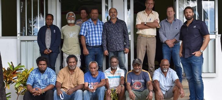 Parmi les signataires : les coutumiers, Didier Poidyaliwane, membre du gouvernement en charge des affaires coutumières, Gilbert Tyuienon, maire de Canala et Gérard Fallon, directeur de la DAVAR.